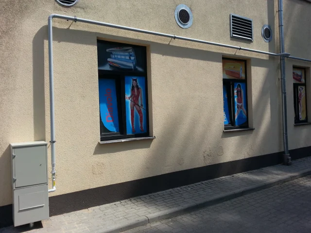 Fasādes gāzesvads DN50 un mājas regulators (MR) ar aizsargpaneli