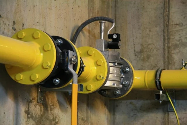 Gāzes lodveida flanču krāns un elektromagnētiskais vārsts